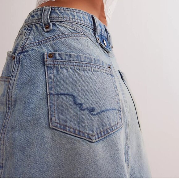 NWT Free People Suzy Denim Midi Skirt in Sun Stoned Blue - Picture 3 of 5
